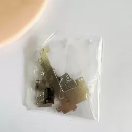 适用iphone苹果16 16plus 16pro 16promax内置铁片固定挡板压片